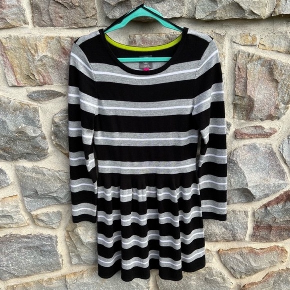 Vince Camuto Dresses & Skirts - Vince Camuto Black & Gray Striped Long Sleeve Sweater Dress
